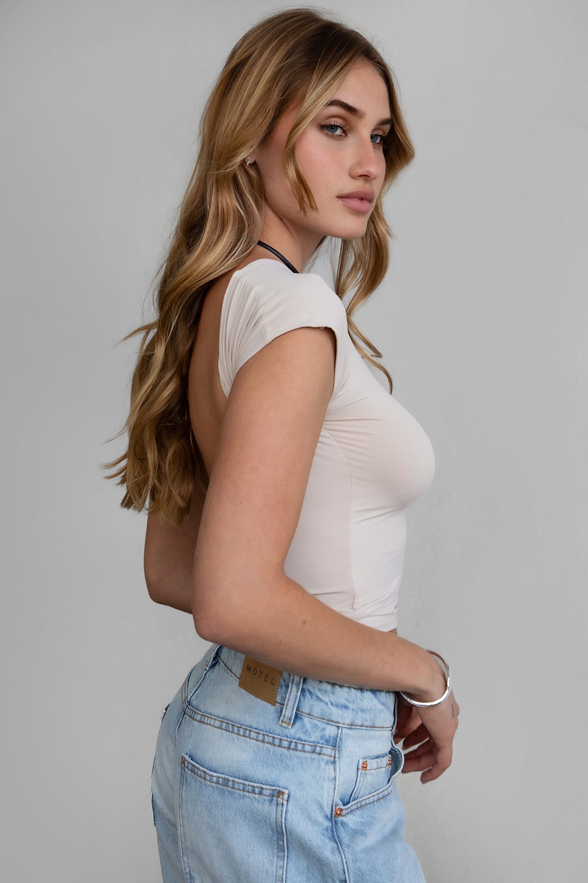 TIC TOC KENDALL Open Back Short Sleeve Baby Tee in Oatmeal featuring low back detail and silky spandex fabric.