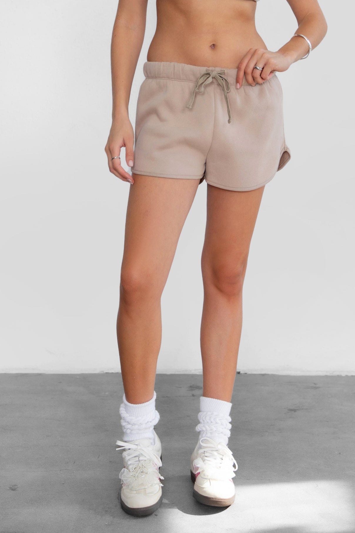 PH28437-SHORTY TAUPE